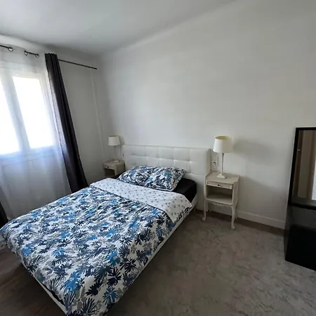 Dylan Apartment, Near Paris